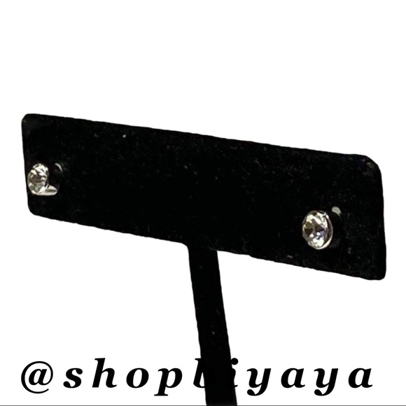 So Silver Tone Simple Minimalist Stud Earrings Set - Picture 13 of 13